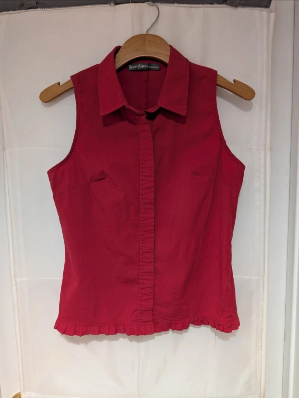 VTG Y2K Bisou Bisou Red Tailored Sleeveless Button Up Top Ruffle Hem